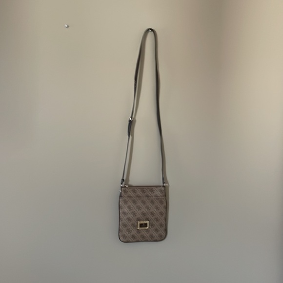 GUESS crossbody bag - Picture 2 of 9